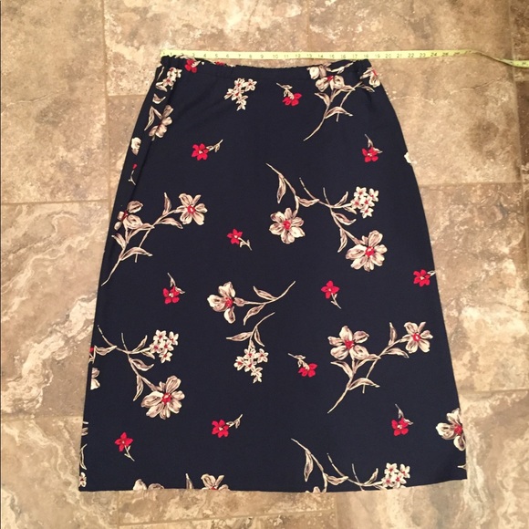 TanJay Ladies Navy, Red & Cream Top & Skirt, Sz 18 - Picture 4 of 7